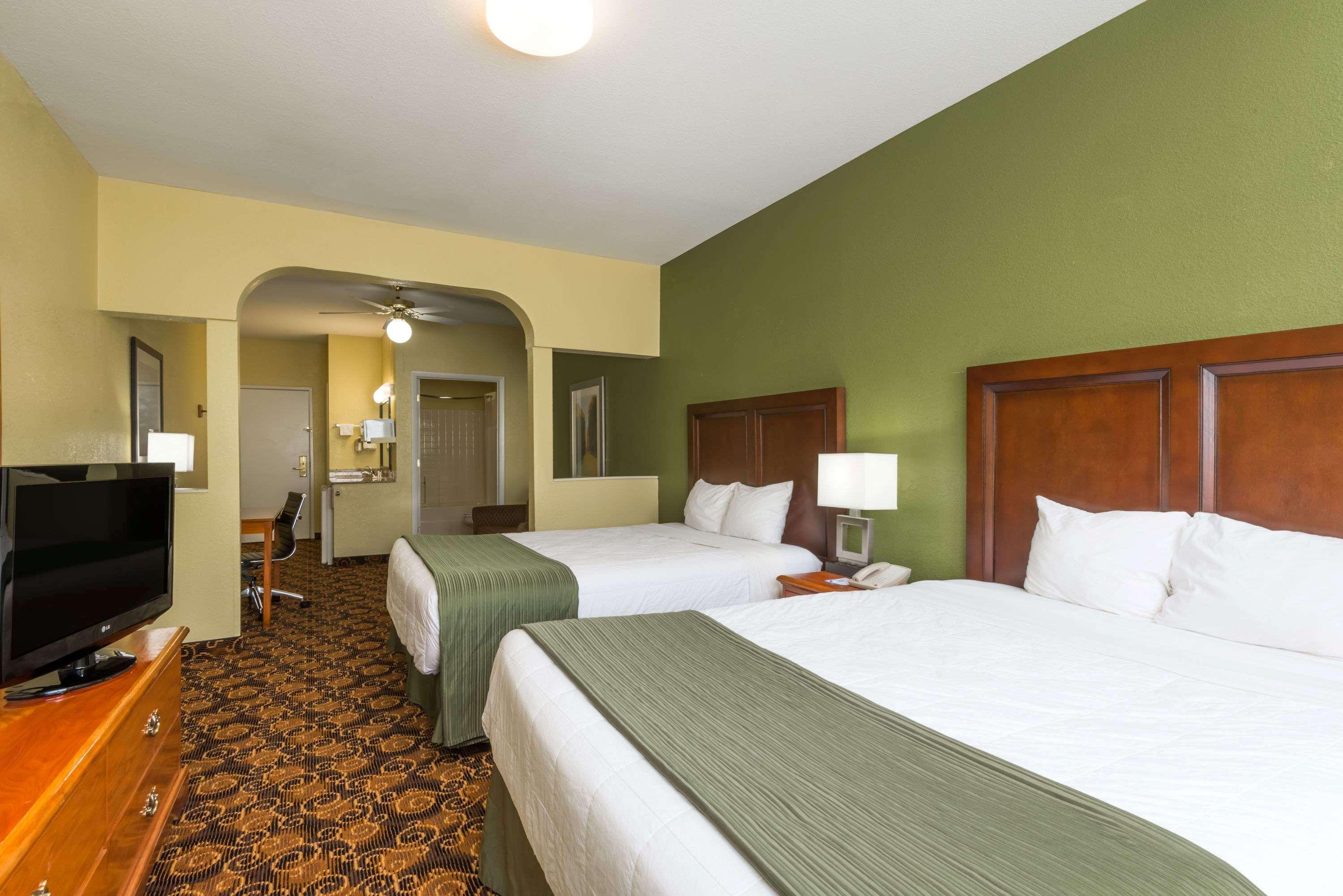 Baymont By Wyndham Hotel